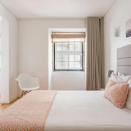 Appartement In Santos Neighborhood, Lisbons Trendy Area *