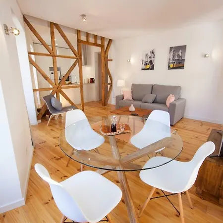 Appartement In Santos Neighborhood, Lisbons Trendy Area *