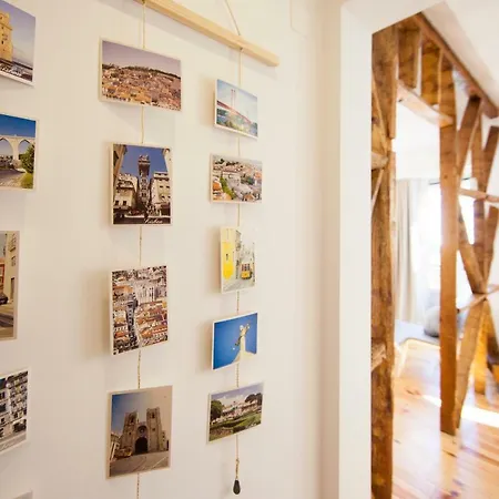 In Santos Neighborhood, Lisbons Trendy Area Appartement